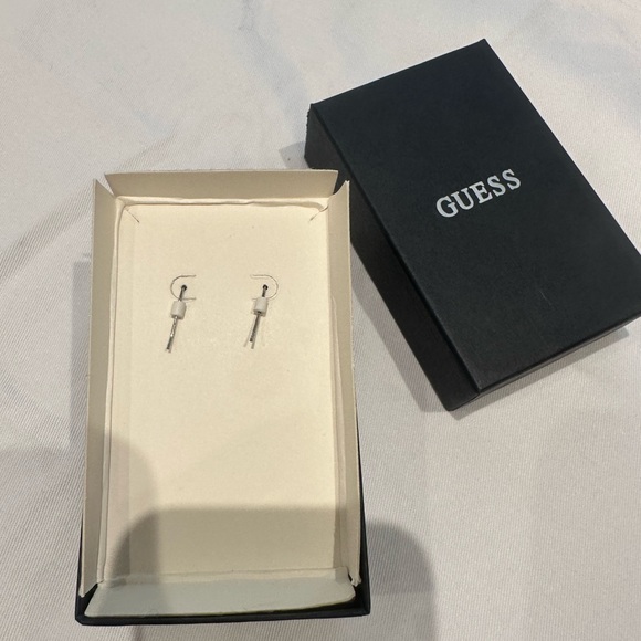 Guess Star Earrings - Picture 3 of 4